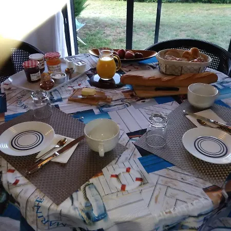 Privee Badet Bed & Breakfast Salles (Gironde)