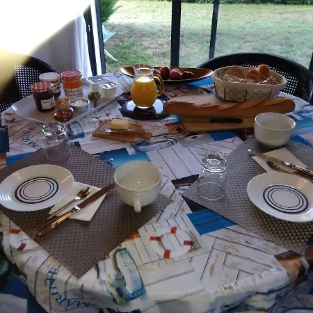 Privee Badet Bed & Breakfast Salles (Gironde)